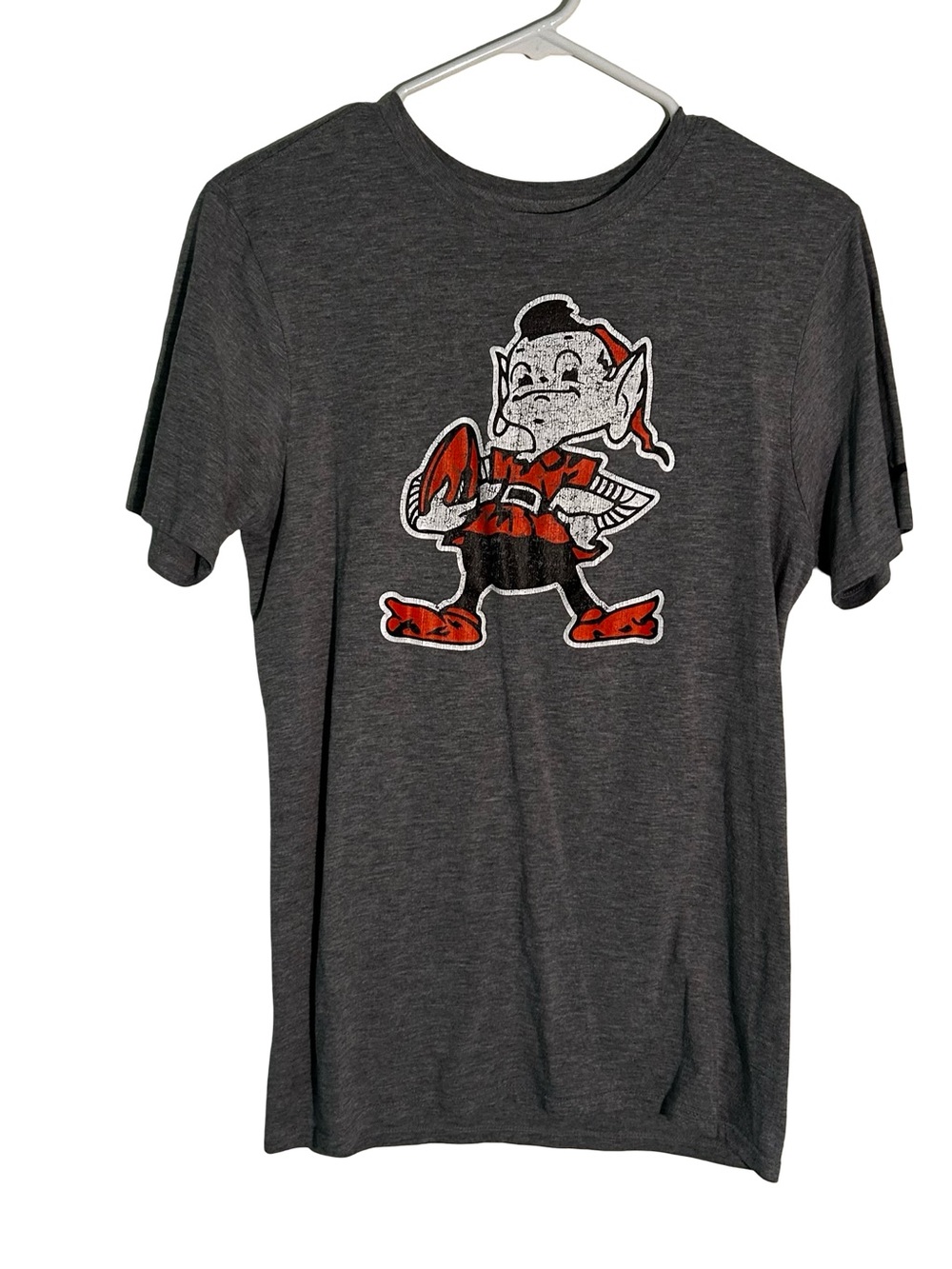Nike Men's Dark Gray Short-Sleeve Graphic Tee with Red Accents